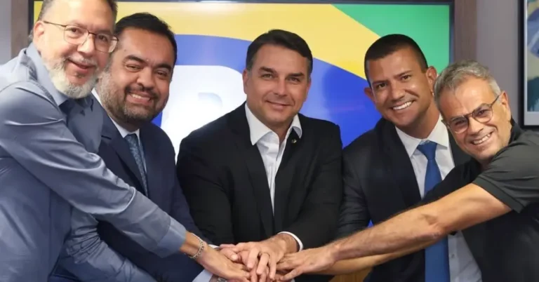 Douglas Ruas, Escolhido por Flávio, Foca em Redutos Eleitorais na Secretaria do RJ Douglas Ruas, Escolhido por Flávio, Foca em Redutos Eleitorais na Secretaria do RJ