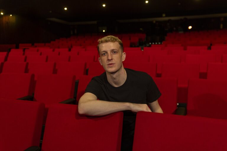 Édouard Louis e a Cultura Brasileira: Uma Conexão Inesperada no Coração do Rio