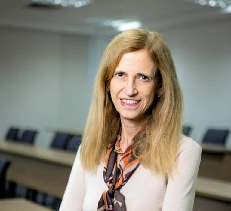 Educação de Qualidade: Claudia Costin Defende Ensino em Tempo Integral no Brasil