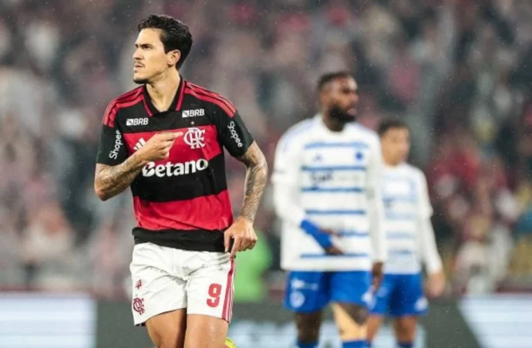 Flamengo Brilha no Maracanã e Derrota o Cruzeiro por 2 a 0
