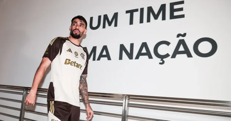 Flamengo Conclui Janela com Três Reforços e Busca Centroavante Prioritário