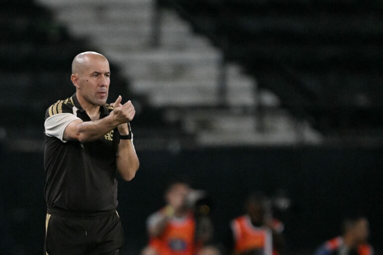 Leonardo Jardim afirma que Flamengo atingiu 100% do ideal e reafirma identidade do time Leonardo Jardim afirma que Flamengo atingiu 100% do ideal e reafirma identidade do time