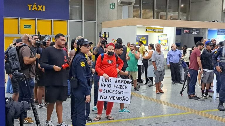 Leonardo Jardim Chega ao Rio e Escapa de Torcedores Antes de Fechar com o Flamengo Leonardo Jardim Chega ao Rio e Escapa de Torcedores Antes de Fechar com o Flamengo
