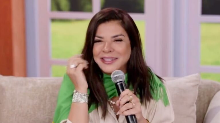 Mara Maravilha provoca polêmica ao se autodenominar ‘negona branca’ Mara Maravilha provoca polêmica ao se autodenominar 'negona branca'