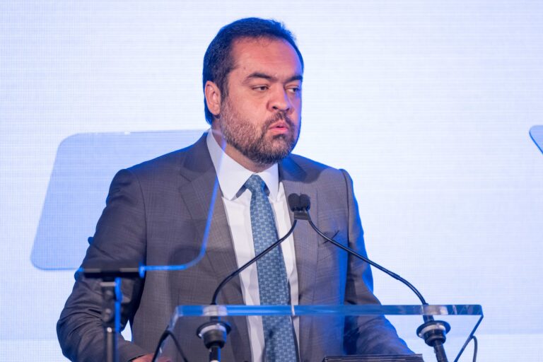 Ministro do TSE Recomenda Cassação de Governador do RJ em Processo Polêmico