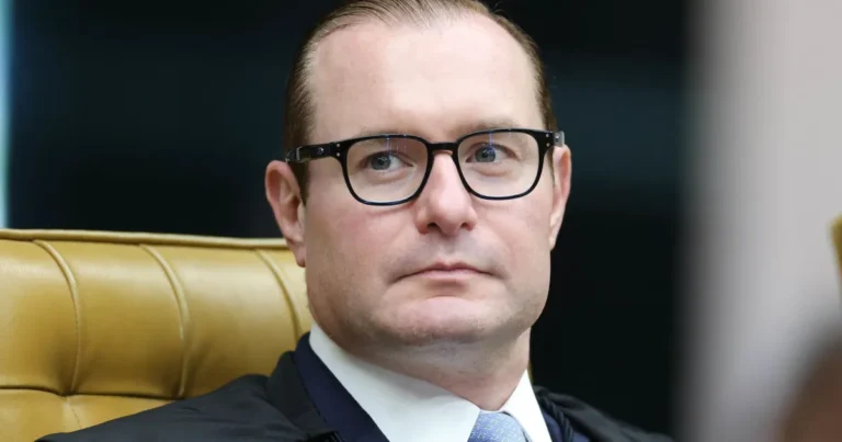 Ministro Zanin Suspende Eleições Indiretas para Governador do RJ e Mantém Presidente do TJ no Cargo Ministro Zanin Suspende Eleições Indiretas para Governador do RJ e Mantém Presidente do TJ no Cargo