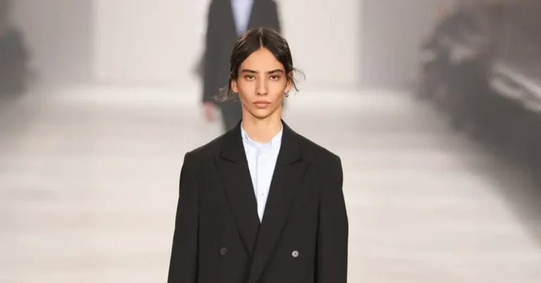 Modelo Brasileira Troca Economia por Passarelas em Milão e Paris