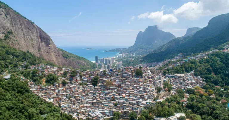 Passeios com Drone na Rocinha e Vidigal Atraem Turistas no Rio de Janeiro Passeios com Drone na Rocinha e Vidigal Atraem Turistas no Rio de Janeiro
