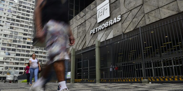 Petrobras Assegura Entregas de Combustíveis em Alta: Entenda a Situação Petrobras Assegura Entregas de Combustíveis em Alta: Entenda a Situação