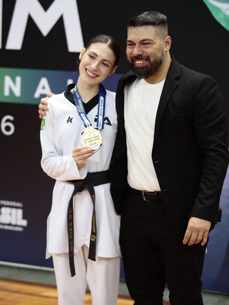 Rafaela Prestes: Atleta Gaúcha Conquista Título Nacional e Vaga na Seleção Brasileira de Taekwondo