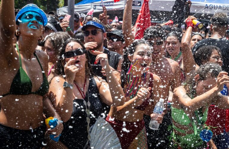 Rio de Janeiro recebe 310 mil turistas internacionais em fevereiro, impulsionado pelo Carnaval