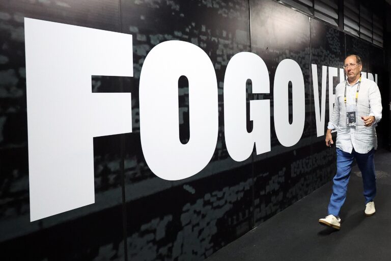 SAF do Botafogo Justifica Acordos com Lyon e Estratégia Financeira Compartilhada