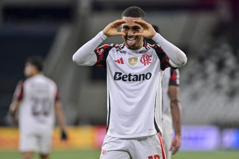 Transformações Táticas: Como Leonardo Jardim Revoluciona o Ataque do Flamengo Transformações Táticas: Como Leonardo Jardim Revoluciona o Ataque do Flamengo