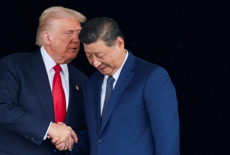 Trump Considera Adiar Viagem à China em Busca de Apoio para o Estreito de Ormuz