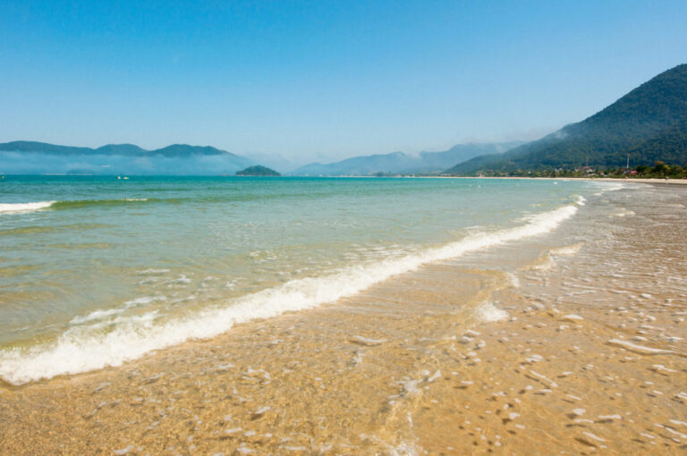 Ubatuba: Entre os 10 Destinos Mais Buscados para Hospedagem no Brasil