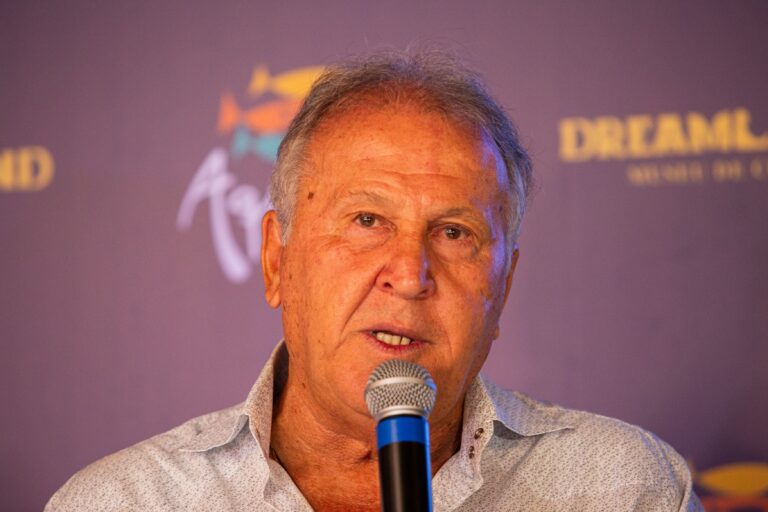 Zico e Ídolos do Flamengo: Autógrafos e Memórias do Ano Mundial de 1981