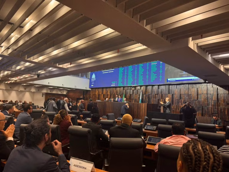 Alerj: Eleição para Presidente Em Foco; Oposição Busca Decisão Judicial