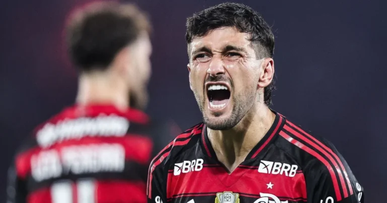 Arrascaeta Recebe Medalha Tiradentes do Governo do Rio de Janeiro