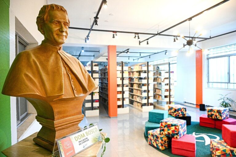 Carisma: Um Legado Educacional de 100 Anos em São José