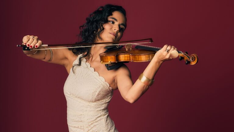 Carol Panesi Explora a Diversidade Cultural Brasileira em Novo Show no SESC Tijuca