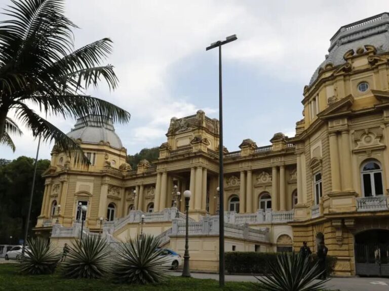 Crise de Governança no Rio: The Economist Revela a Dualidade entre Turismo e Corrupção