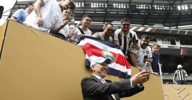 Decisão Crucial para John Textor no Botafogo: O que Está em Jogo?