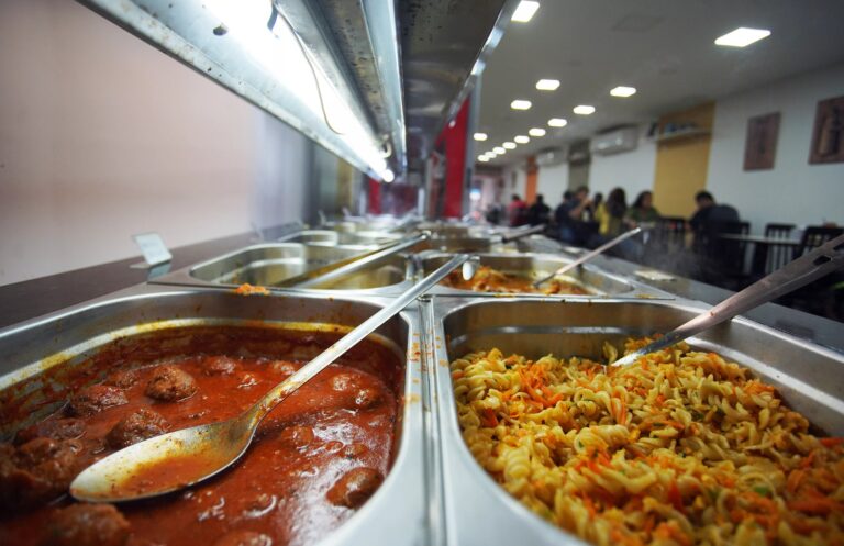 Descontos no Salário: Entenda as Regras Sobre Saúde e Vale-Refeição