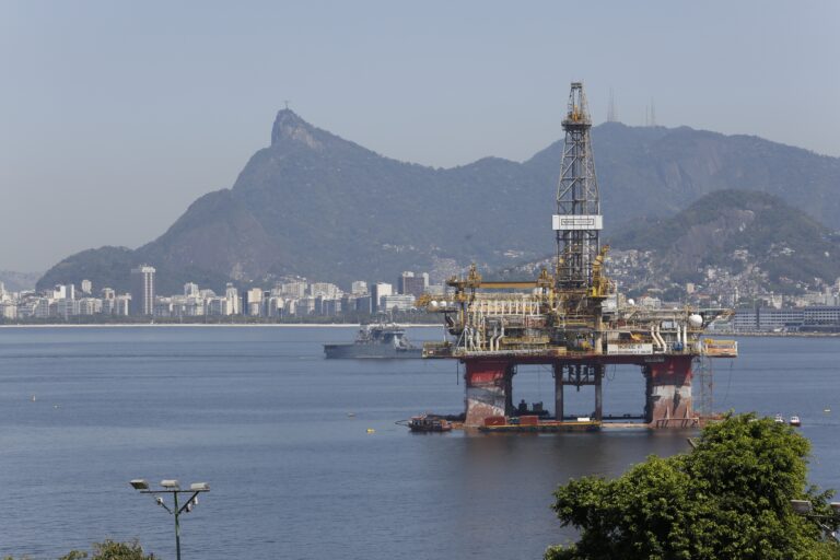 Entidades Empresariais do Rio Alertam para Riscos na Redistribuição dos Royalties do Petróleo Entidades Empresariais do Rio Alertam para Riscos na Redistribuição dos Royalties do Petróleo