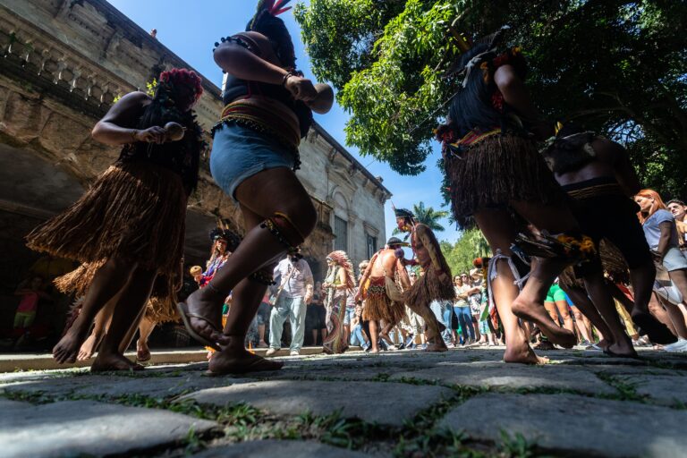 Eventos Imperdíveis no Rio: Dia dos Povos Originários, Moda e Festas Agitam a Cidade