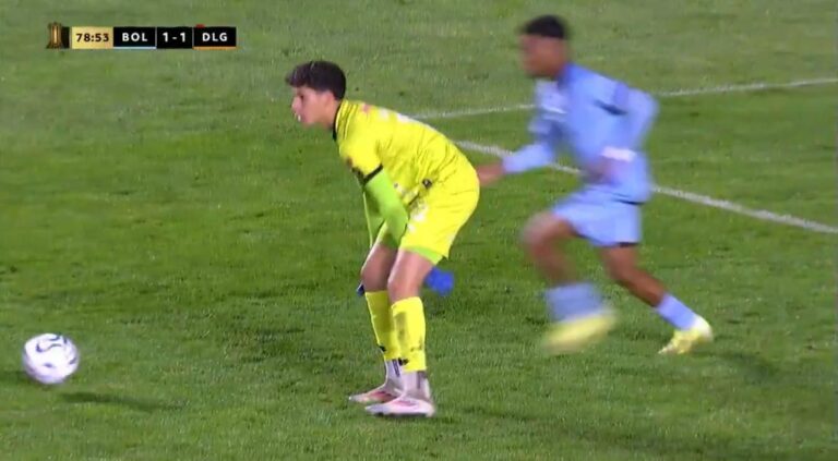 Gol 'à la Ronaldo': Atacante do Bolívar brilha em empate contra o La Guaira na Libertadores