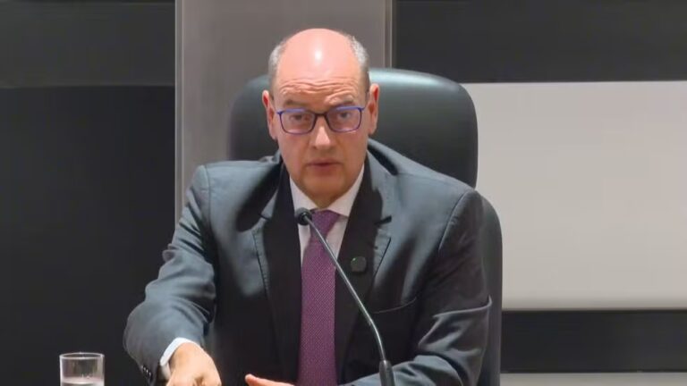 Governador do Rio de Janeiro se Reúne com Lula e Fux para Discutir Royalties do Petróleo