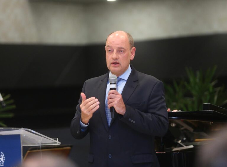 Governador Interino do RJ Limita Cargos comissionados e Intensifica Exonerações