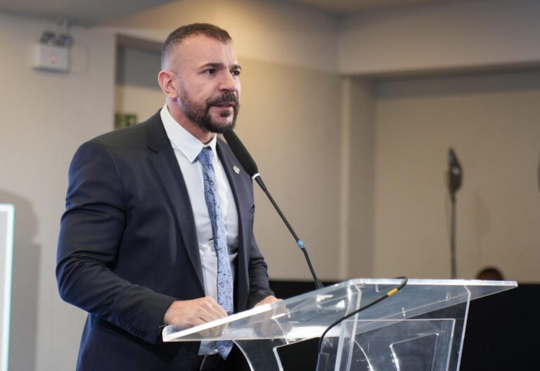 Governador Interino do RJ Destitui Presidente da Cedae e Intensifica Mudanças Estratégicas Governador Interino do RJ Destitui Presidente da Cedae e Intensifica Mudanças Estratégicas