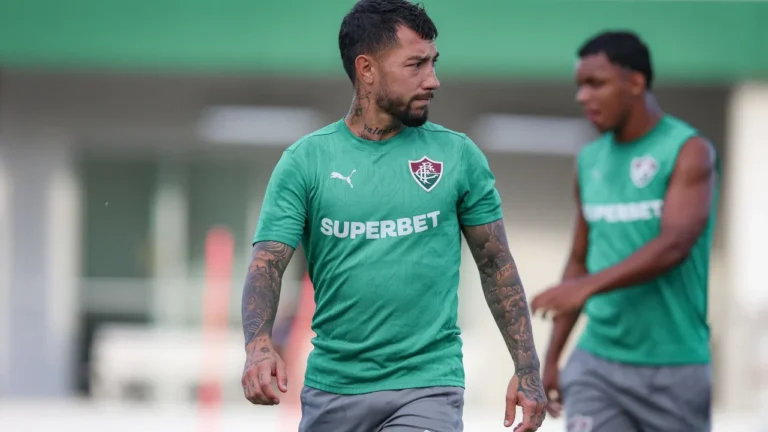 Lucho Acosta sofre lesão e desfalca o Fluminense em jogos cruciais