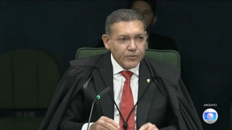 Ministro Nunes Marques Voa em Avião Particular: Relação com Advocacia e Banco Master Ministro Nunes Marques Voa em Avião Particular: Relação com Advocacia e Banco Master