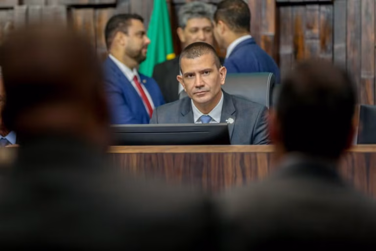 Partido PL Avalia Ação Judicial para Douglas Ruas Assumir Governo Interino do RJ