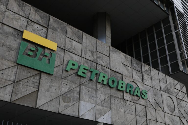 Petrobras atende apenas 90% da demanda de diesel em maio, revela agência