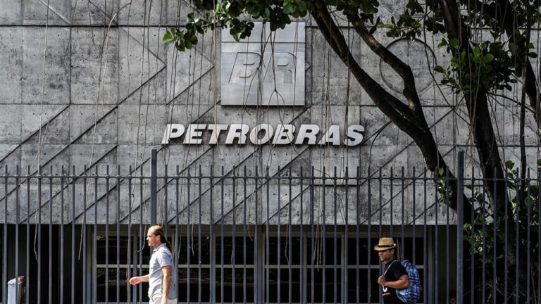 Petrobras Refuta Suposta Defasagem nos Preços dos Combustíveis e Gera Polêmica Petrobras Refuta Suposta Defasagem nos Preços dos Combustíveis e Gera Polêmica