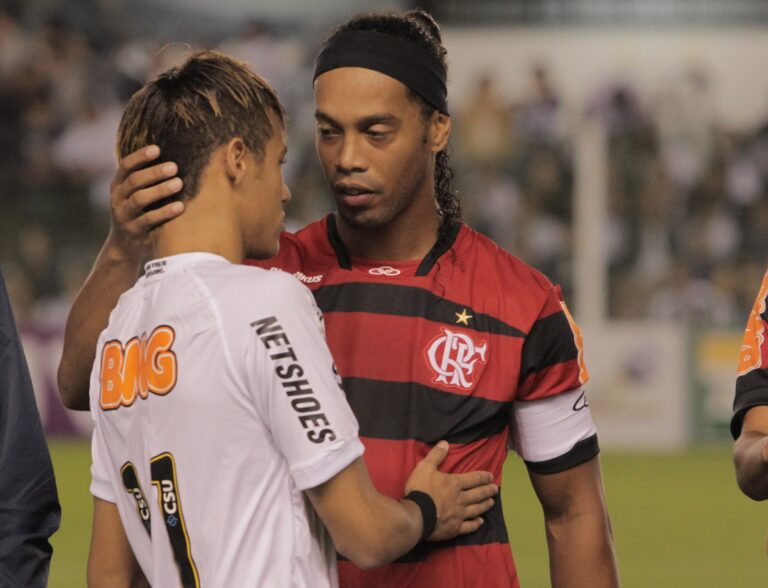 Relembre o Jogo Épico: Flamengo Vence Santos em 5 a 4 com Craques em Campo