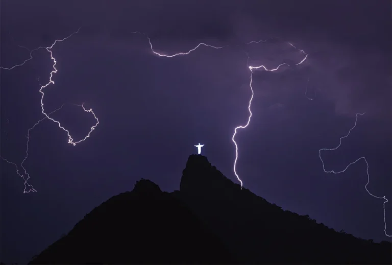 Rio de Janeiro: A Crise e a Esperança por Um Novo Começo