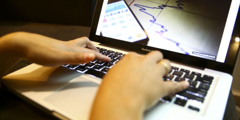 Setor de Serviços no Brasil Cresce 0,1% em Fevereiro: Dados do IBGE Revelam