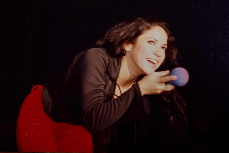 Shakira e Seu Impactante Show em Mogi das Cruzes nos Anos 90