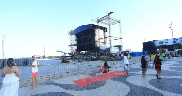 Shakira no Rio: Montagem do Palco do Show em Copacabana Impressiona