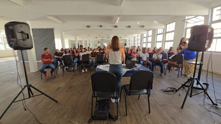 Uerj e Escolas Públicas Unem Forças em Nova Friburgo para Incentivar Meninas na Ciência