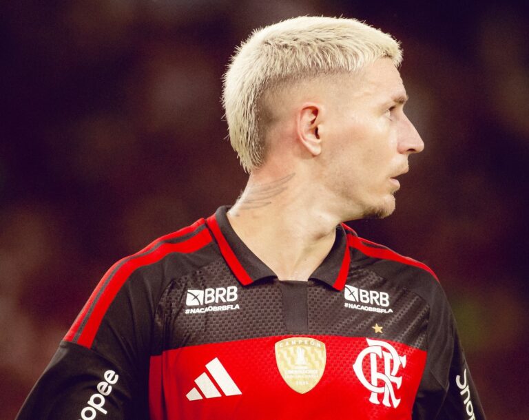 Varela se Destaca no Flamengo e Assume Liderança na Lateral Direita