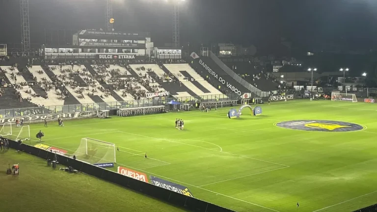 Vasco e Botafogo: Escalações e Expectativas para o Grande Clássico do Brasileirão Vasco e Botafogo: Escalações e Expectativas para o Grande Clássico do Brasileirão