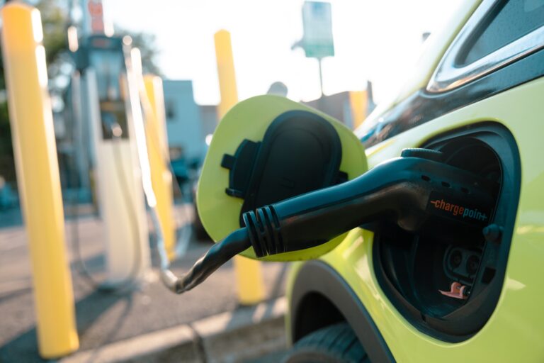 Veículos Elétricos: Oportunidade para Empregos de Qualidade no Brasil Veículos Elétricos: Oportunidade para Empregos de Qualidade no Brasil