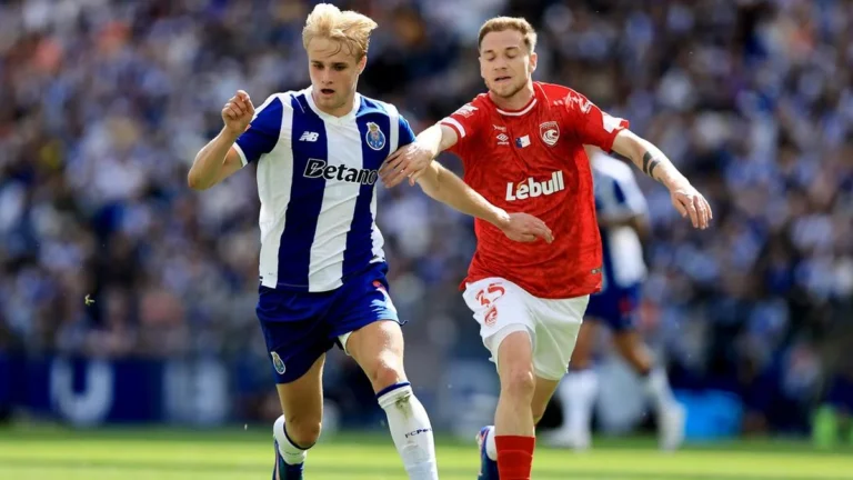 FC Porto vence Santa Clara e é consagrado campeão nacional FC Porto vence Santa Clara e é consagrado campeão nacional