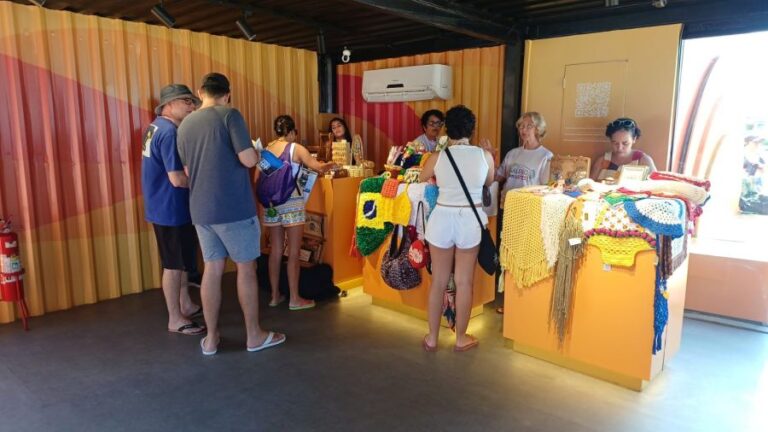 Artesanato Local Brilha no Evento 'Todo Mundo no Rio' em Copacabana