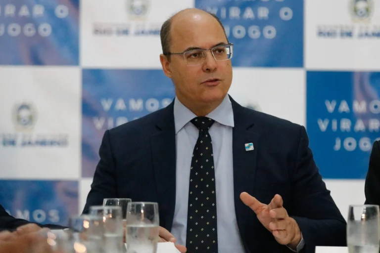 DC Veta Filiação de Witzel: 'Já Tem Muito Doido no Partido'